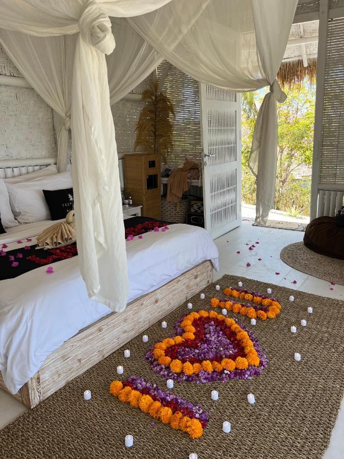 Tropical Glamping Nusa Penida - Private Romantic Seaside Bungalow Diamond Beach Pelilit Exterior photo